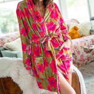 Natural Life Super Soft Pink and Green Floral Short Robe XL